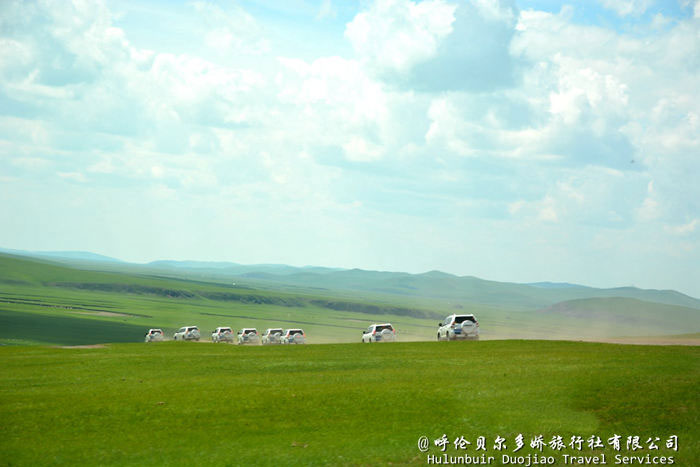 越野車穿越呼倫貝爾草原